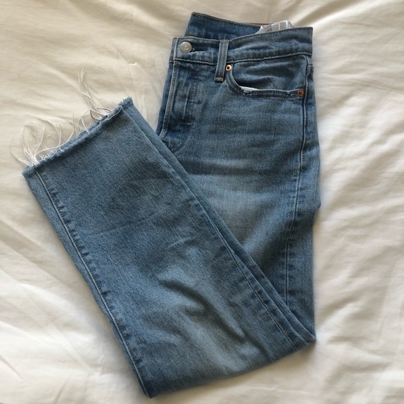 Levi’s Wedgie Crop Jean - Picture 2 of 4